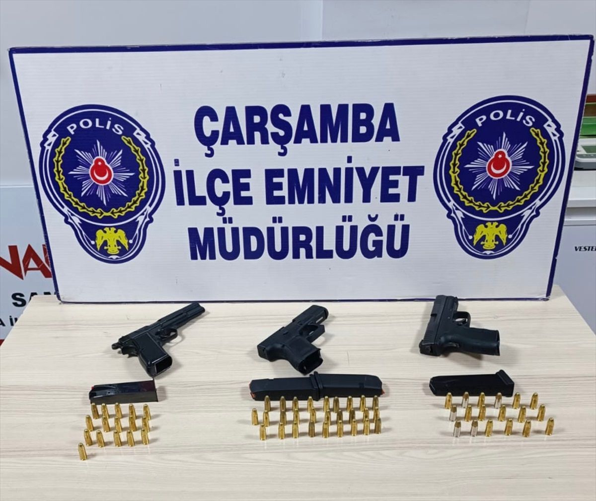 Samsun'da ruhsatsız tabanca operasyonu: 2 gözaltı