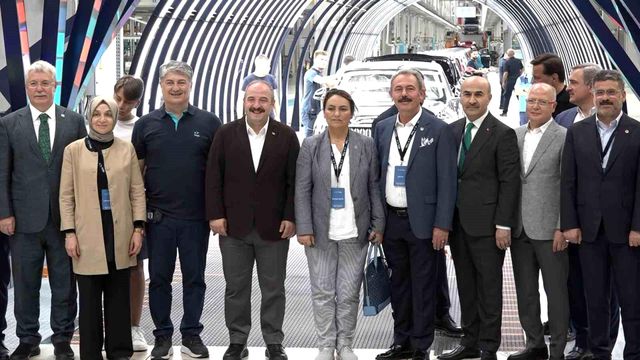 Togg Fabrikası'nda bir ilk... CHP'li vekillerden Togg'a övgü Togg Fabrikası'nda bir ilk... CHP'li vekillerden Togg'a övgü