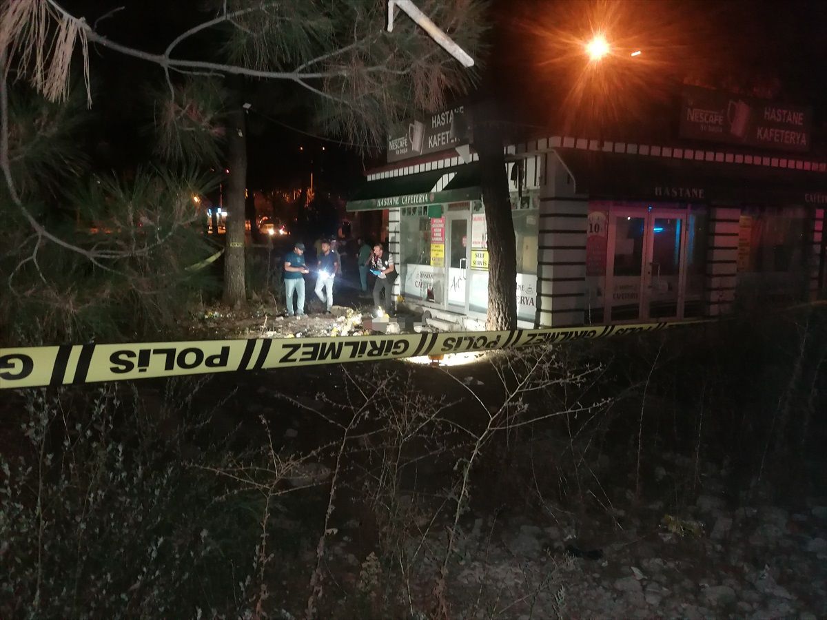Tokat'ın Erbaa ilçesinde boş binanın önünde ölü bulundu