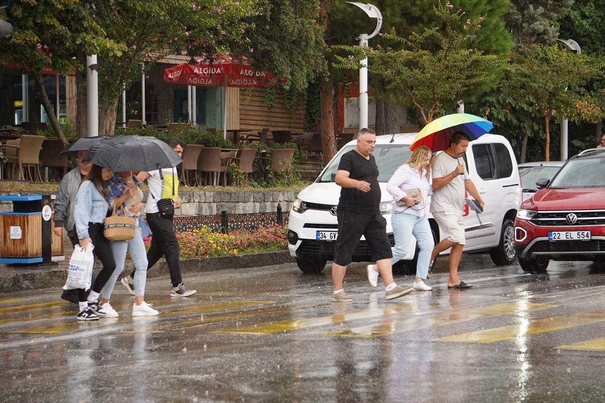 Kırklareli'nde kuvvetli sağanak nedeniyle su baskınları meydana geldi