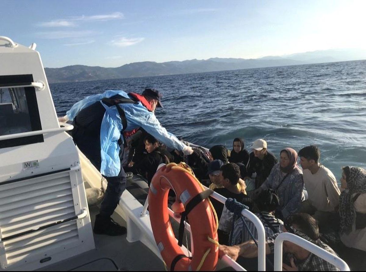 Yunan Sahil Güvenlik Ekipleri Tarafından Geri İtilen Kaçak Göçmenler Kurtarıldı