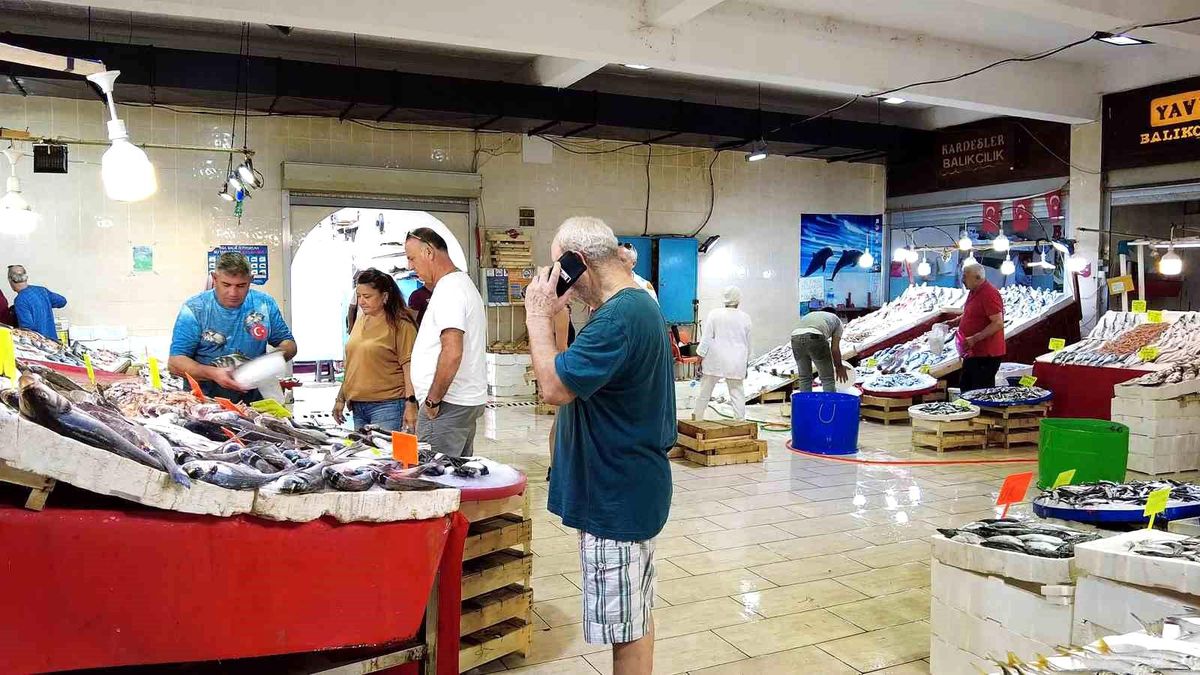 Foça'da Balık Sezonu Başladı