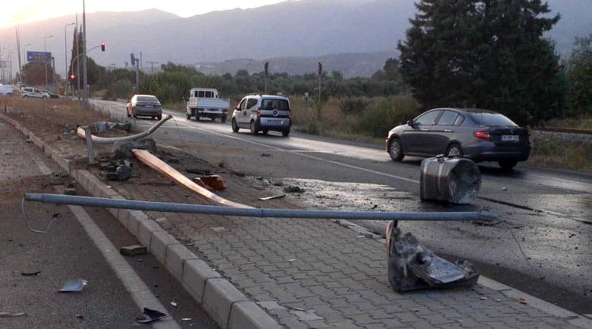 Aydın'da refüje tankerin çarpması sonucu sürücü yaralandı