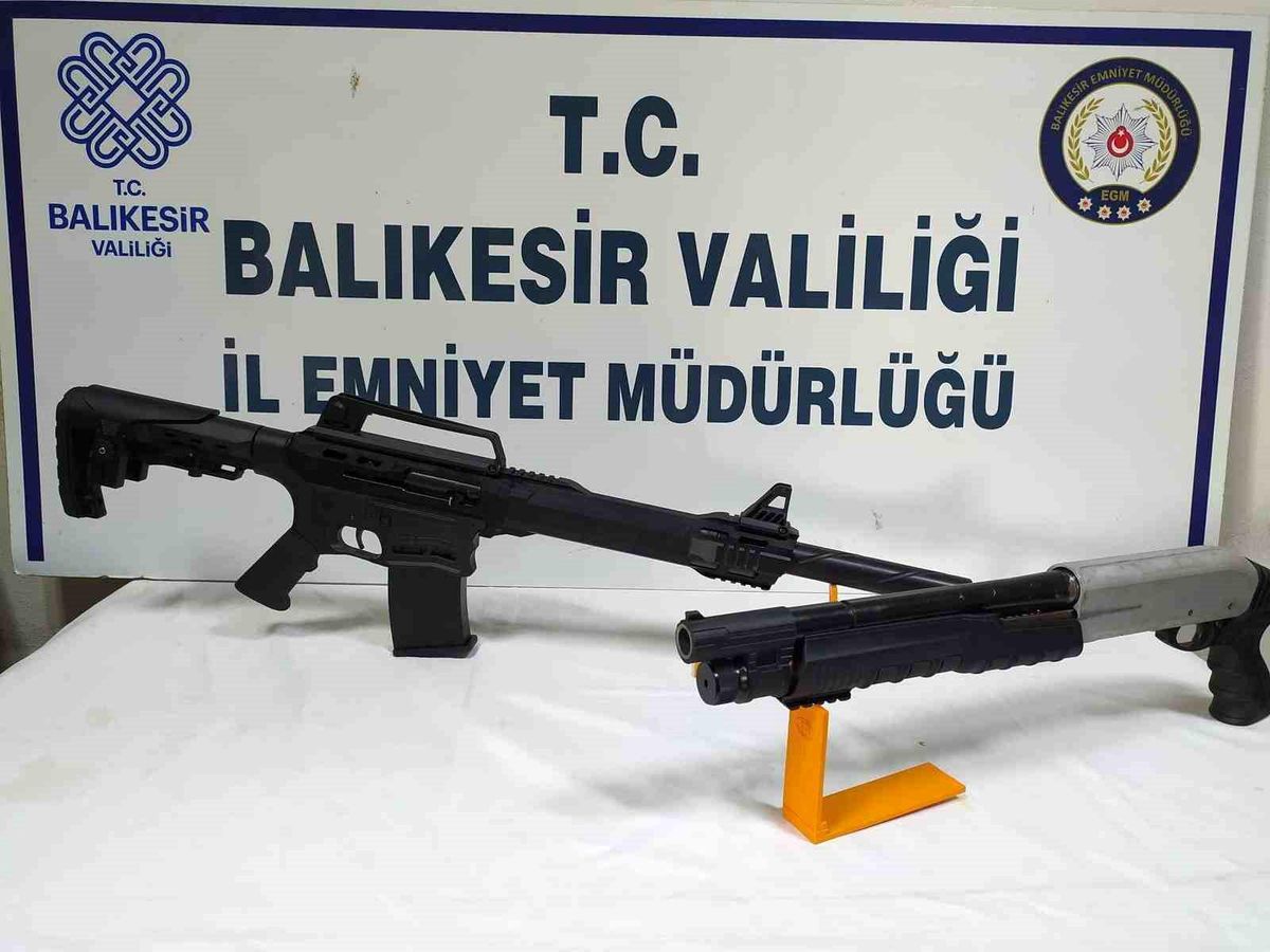 Balıkesir'de yapılan operasyonda 19 şahıs gözaltına alındı