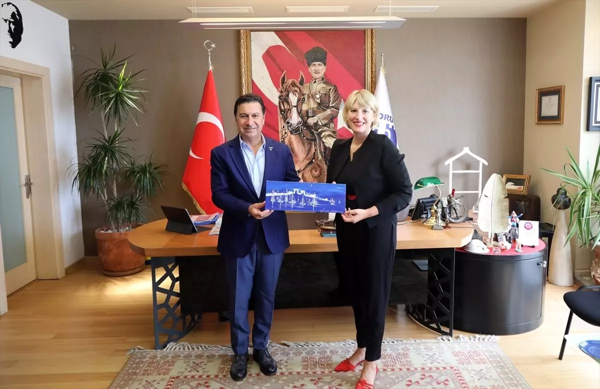 Birleşik Krallık Büyükelçisi Bodrum Belediye Başkanı Ahmet Aras'ı ziyaret etti