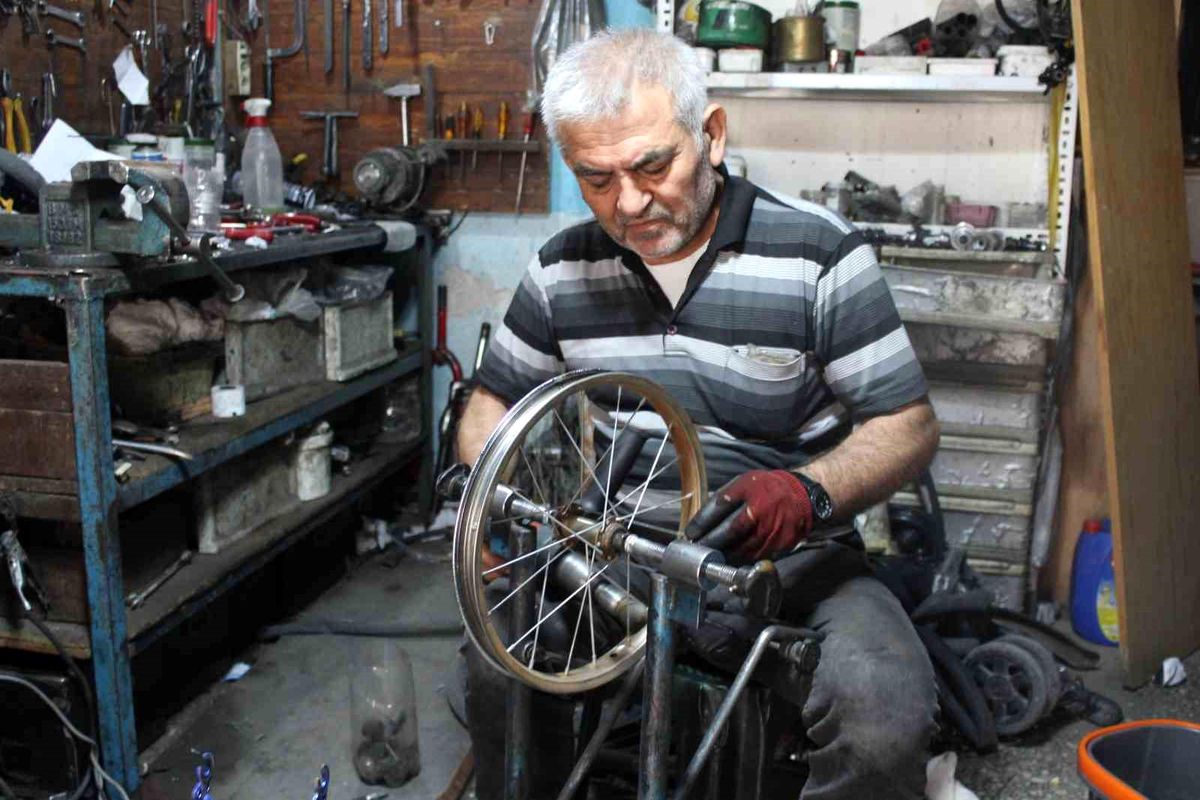 Bisiklet Tamircileri İş Yoğunluğu Yaşarken Yardımcı Eleman Bulmakta Zorlanıyor