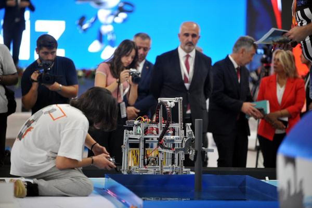 Uluslararası MEB Robot Yarışması Bursa'da Başladı