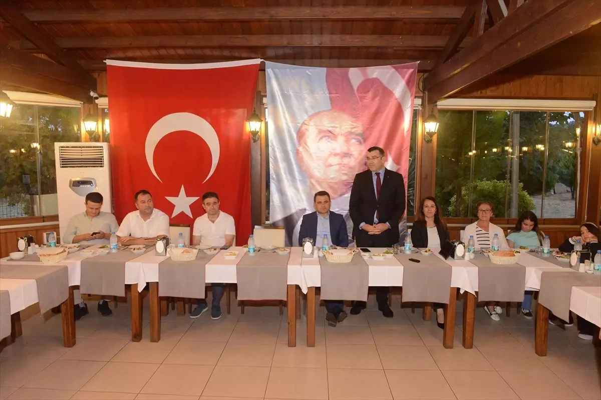 Çanakkale'nin Eceabat ilçesi Kaymakamı Mustafa Çiftçiler için veda yemeği düzenlendi