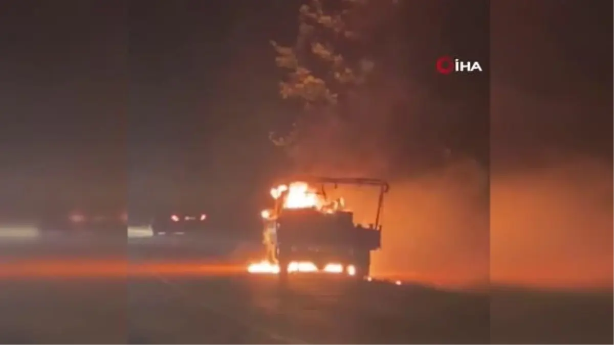 Mudanya'da kamyonet alev alev yandı