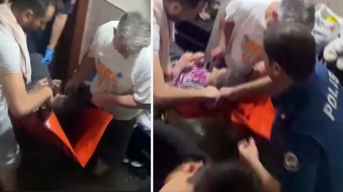 Sultangazi'de polis, suyla dolan evde mahsur kalan yatalak hastayı böyle kurtardı