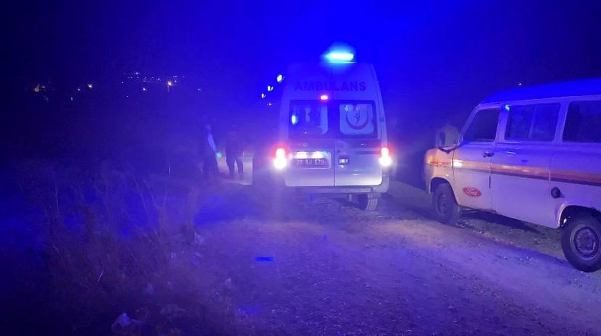Edirne'de tarlasından geçen asfaltı söken vatandaş kaza yapılmasına neden oldu