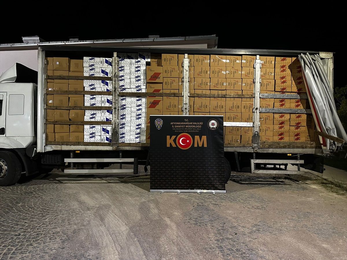 Afyonkarahisar'da Kaçak Sigara Operasyonu: 7 Milyon Makaron ve 900 Kilogram Tütün Ele Geçirildi