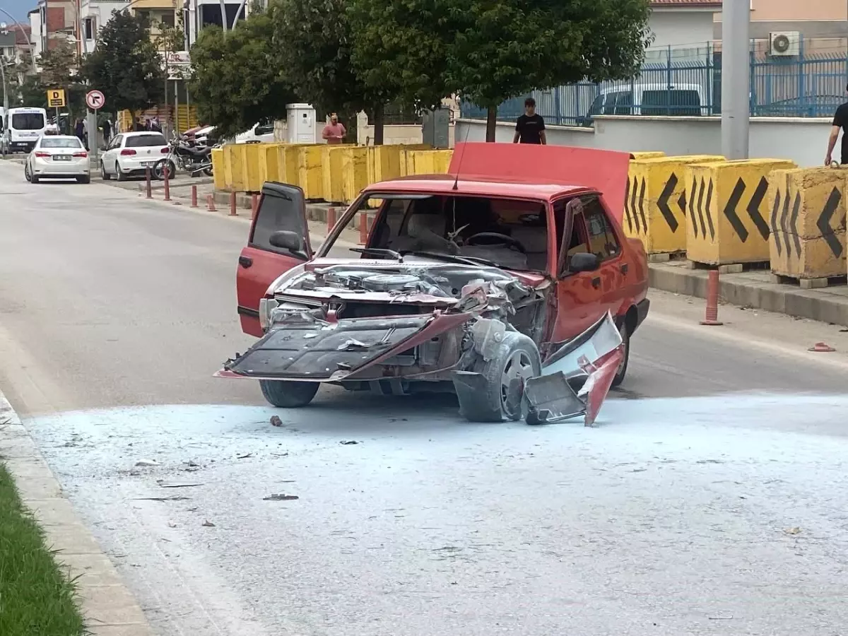 Tokat'ın Erbaa ilçesinde trafik kazası: Sürücü yaralandı, araç alev aldı