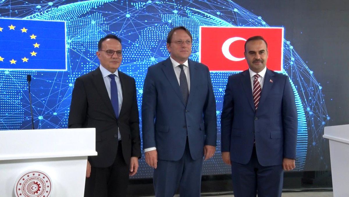 Bakan Kacır: 'Arzumuz bir an önce vize serbestisi için Avrupa Birliği'nin somut ilerleme kaydetmesi'