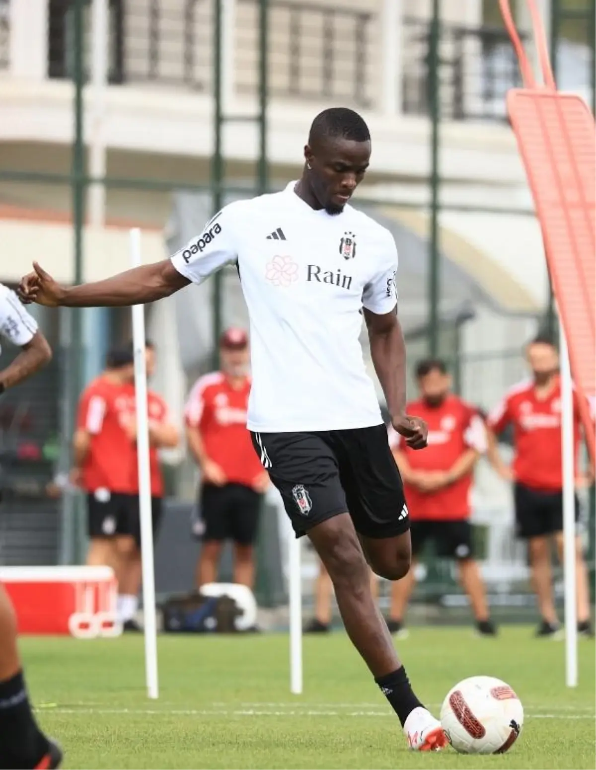 Eric Bailly: Beşiktaş'a geldiğim için mutluyum