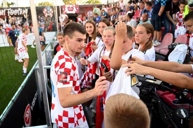 Fenerbahçe'nin yeni transferi Dominik Livakovic, yılın kalecisi ödülüne aday gösterildi Fenerbahçe'nin yeni transferi Dominik Livakovic, yılın kalecisi ödülüne aday gösterildi