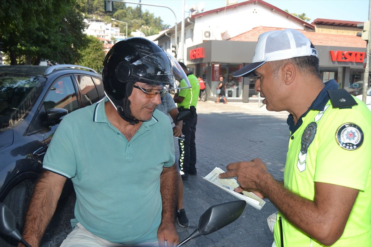 Fethiye'de Motosiklet Sürücülerine Denetim: 21 Bin 180 Lira Cezai İşlem Uygulandı
