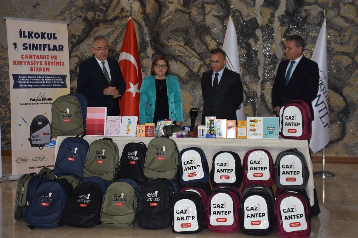 Gaziantep Büyükşehir Belediyesi Depremzedelere Kırtasiye Desteği Veriyor