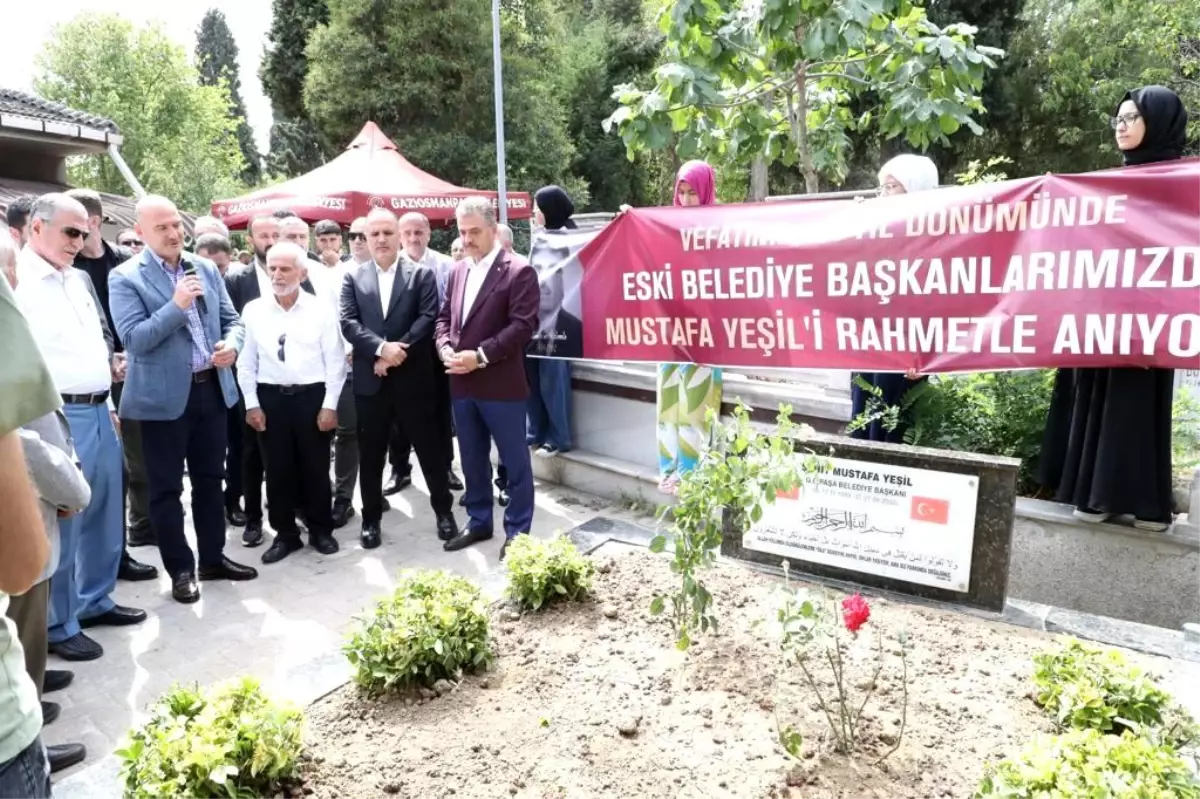 Gaziosmanpaşa'nın eski Belediye Başkanı Mustafa Yeşil mezarı başında dualarla anıldı