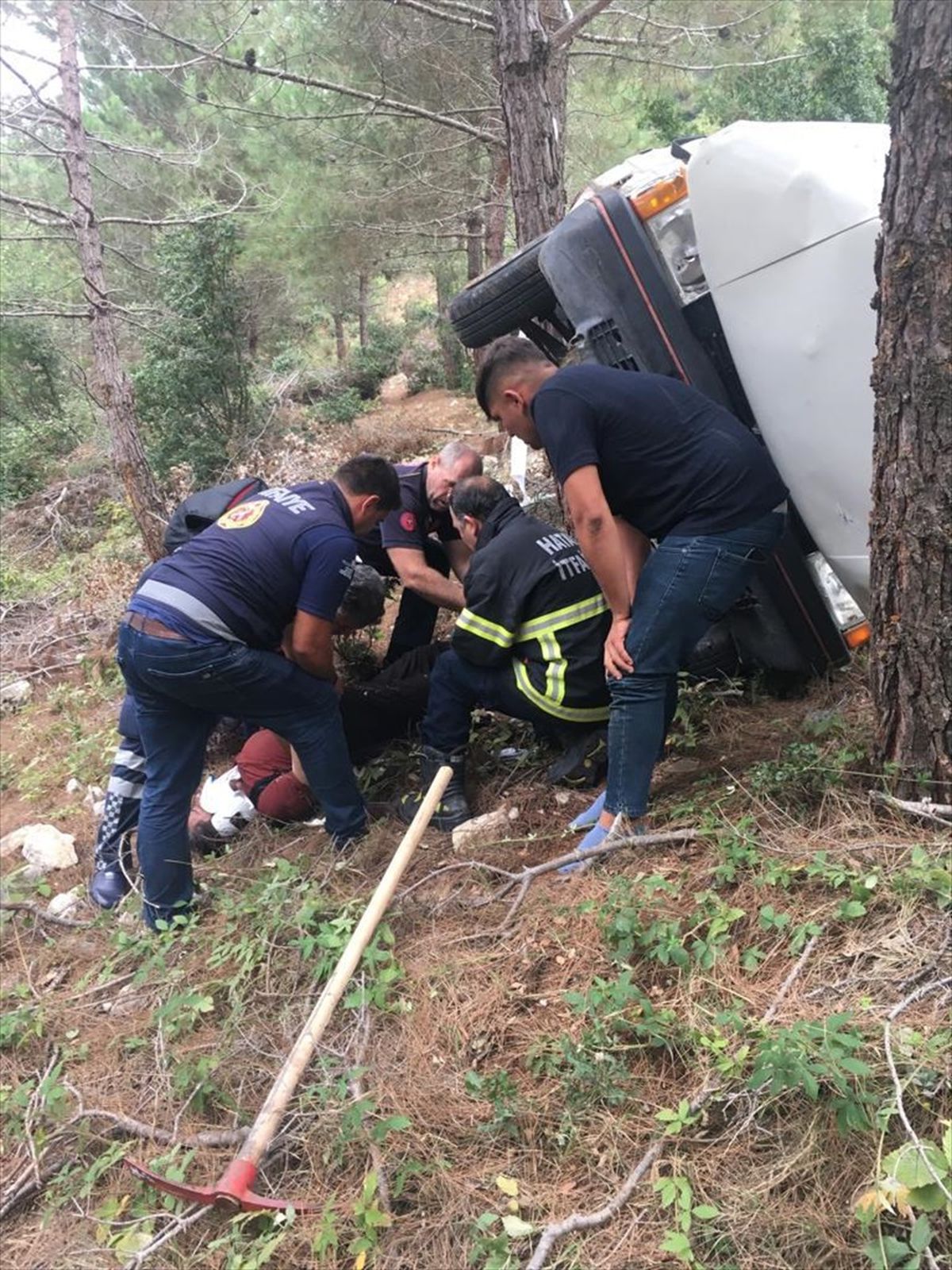 Belen'de Otomobil Uçuruma Yuvarlandı: 3 Yaralı