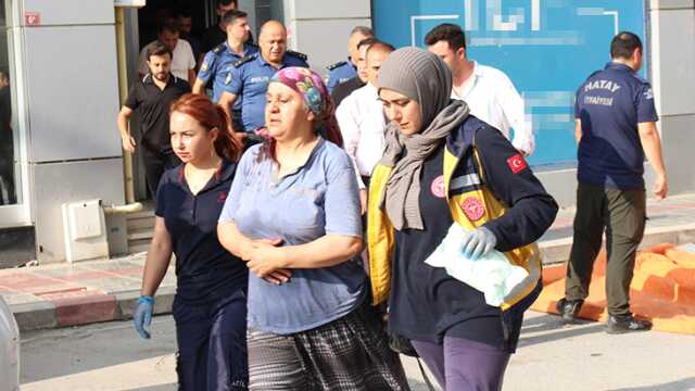 İskenderun'da annesini balkondan atmaya çalışan zanlı yakalandı