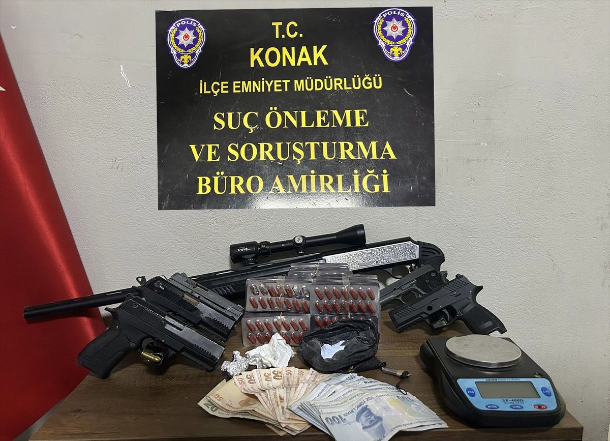 İzmir'de 50 ayrı suçtan aranan kişi polisten kaçarken yakalandı