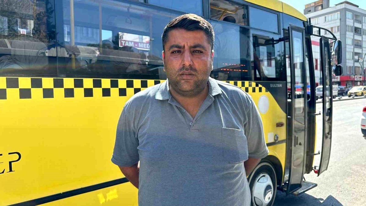 Gaziantep'te Özel Halk Otobüsü Şoförü Yolcunun Kalp Krizi Geçirmesine Anında Müdahale Etti