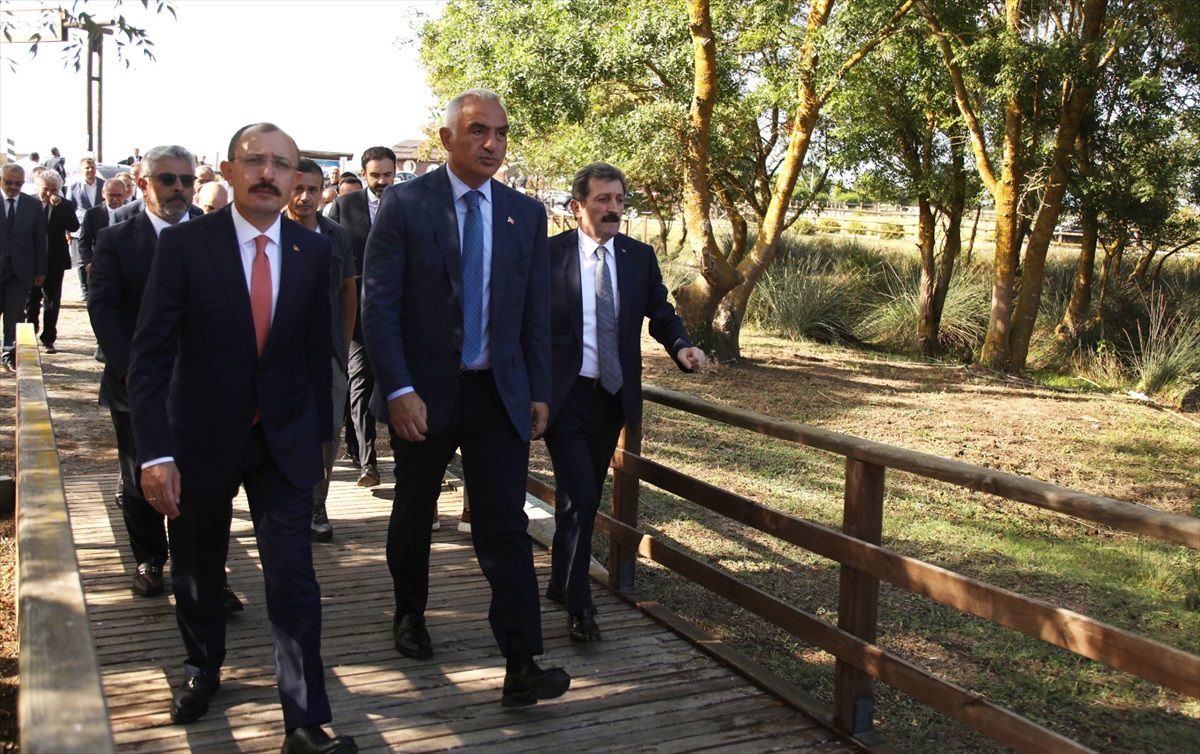 Kültür ve Turizm Bakanı Mehmet Nuri Ersoy, Kızılırmak Deltası Kuş Cenneti'ni gezdi