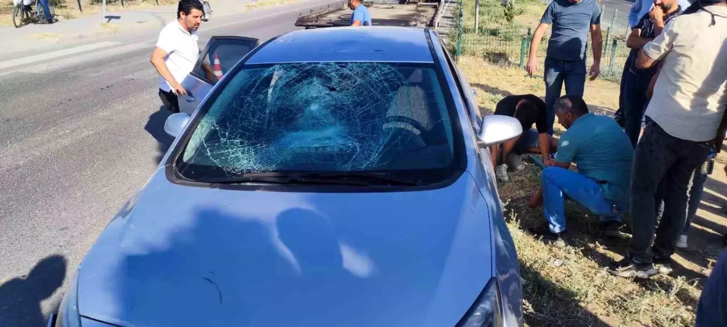 Yeşiller ve Sol Gelecek Partisi Milletvekili Yılmaz Hun, Bisikletliye Çarptı