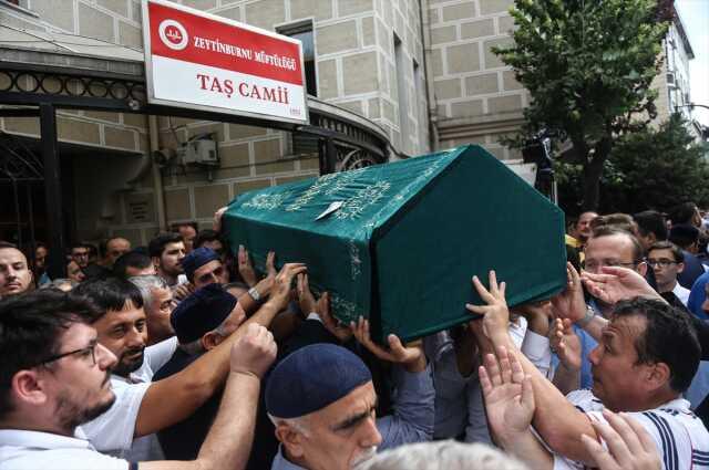 Selde ölen doktor ve eşi ayrı yerlere defnedildiler