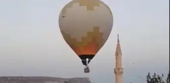 Sıcak Hava Balonu Bir Caminin Minaresine Çarptı