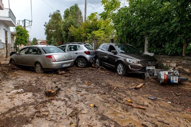 Sel felaketinin yaşandığı Yunanistan'da ordu devreye girdi