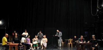Bursa Devlet Tiyatrosu Yeni Sezonda 'Mai ve Siyah' Oyunuyla Sahne Alacak