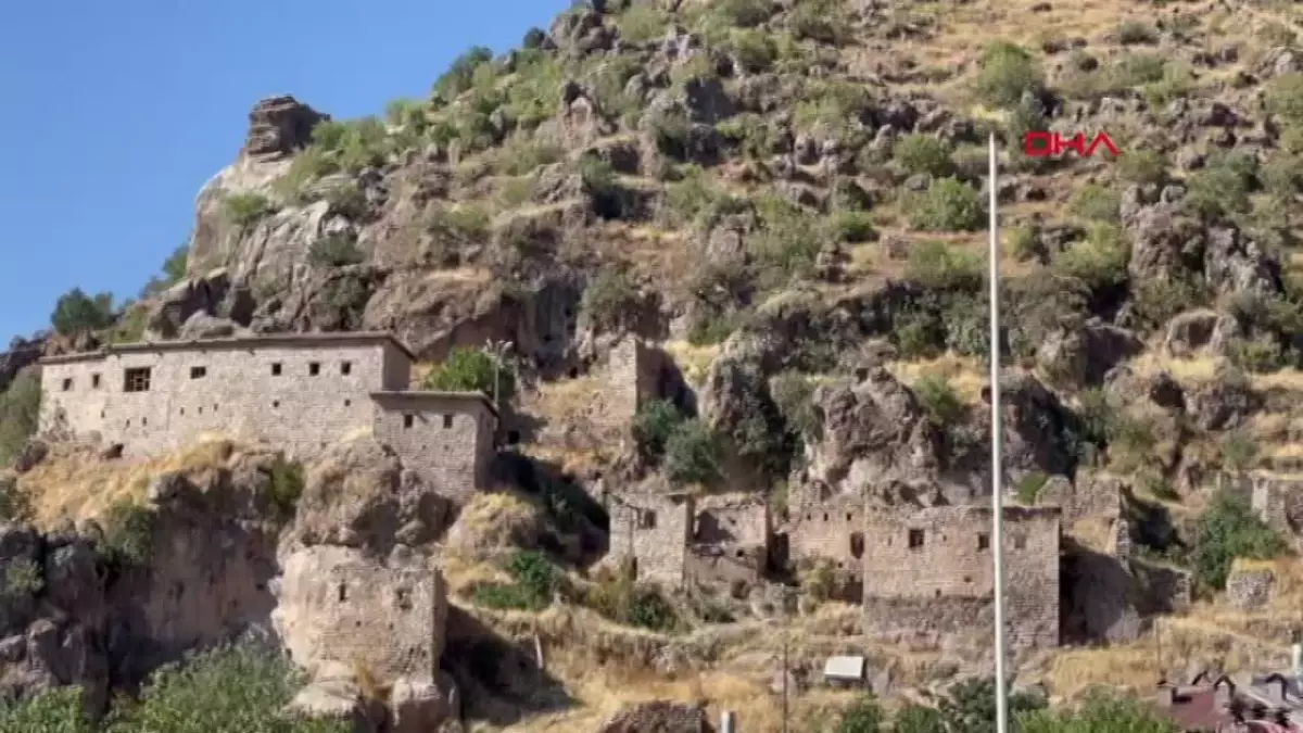 Çukurca'daki tarihi taş değirmenler ve kale evleri restore ediliyor