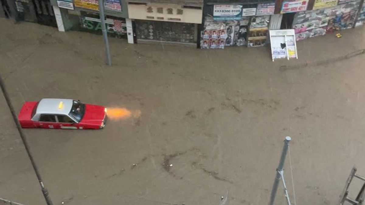 Hong Kong'da tayfun ve sel bir arada: 2 kişi hayatını kaybetti, 110 kişi yaralandı