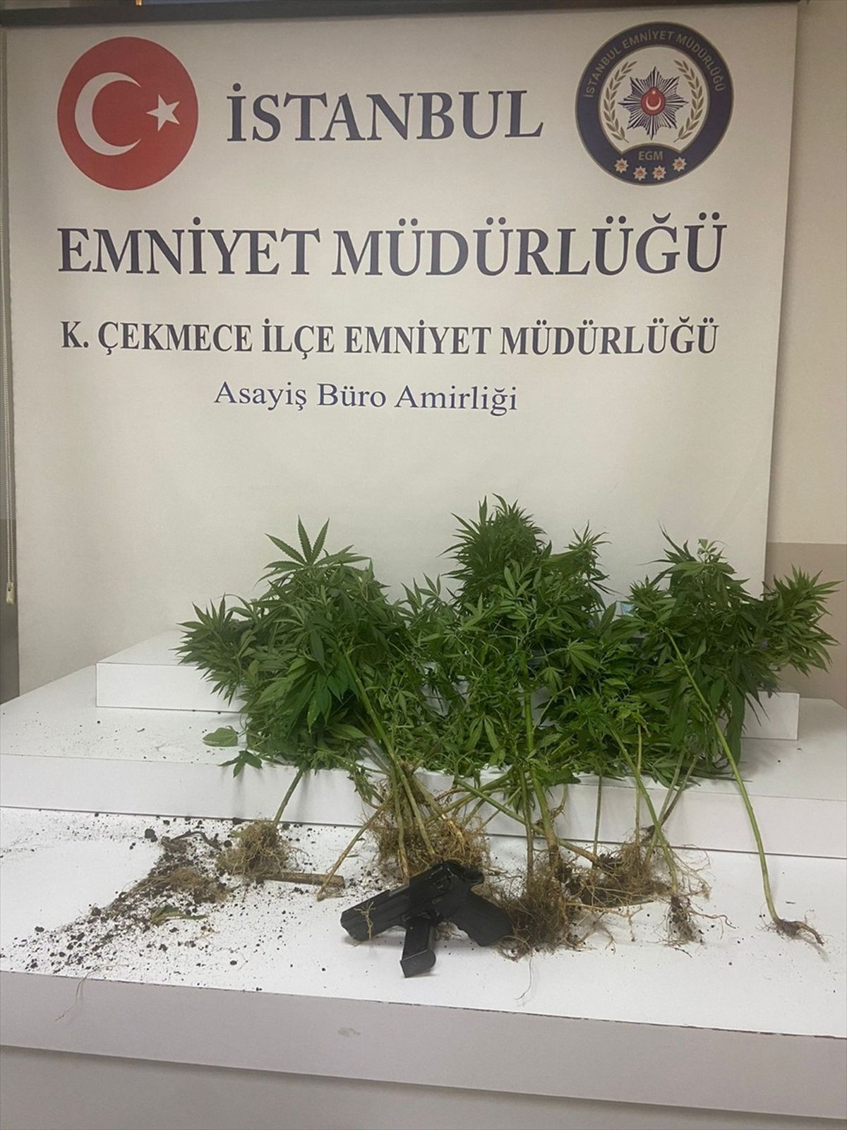 İstanbul'da Uyuşturucu Operasyonu: 1 Kilo 634 Gram Metamfetamin Ele Geçirildi