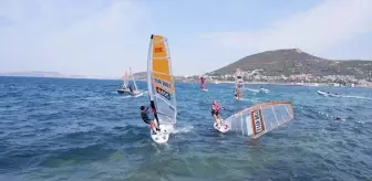 İzmir'de Yelken Yarışları Başladı