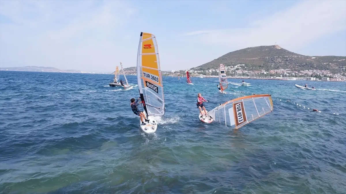 İzmir'de Yelken Yarışları Başladı