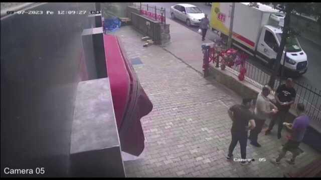 Kartal'da esnafın elindeki 10 bin euro rüzgara kapılıp etrafa saçıldı