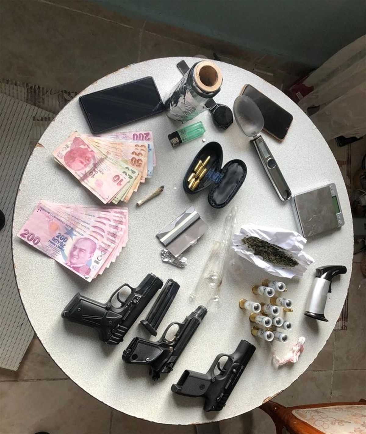 Lüleburgaz'da uyuşturucu operasyonu: 14 şüpheli gözaltına alındı