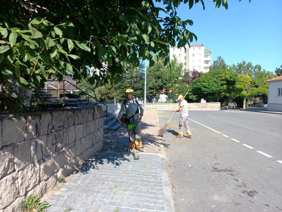 Melikgazi Belediyesi Mahallelerde Temizlik Çalışmalarına Devam Ediyor