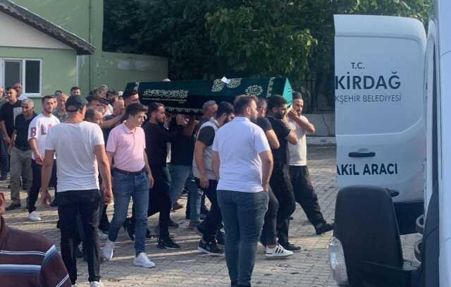 Polisin uyarı ateşi sonrası motosikletten düşen genç hayatını kaybetti! Adliyeye sevk edilen polisler serbest bırakıldı Polisin uyarı ateşi sonrası motosikletten düşen genç hayatını kaybetti! Adliyeye sevk edilen polisler serbest bırakıldı