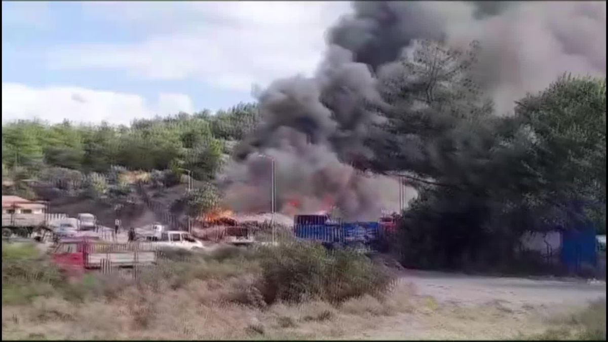 Boyabat'ta ahşap atölyesinde çıkan yangın işletmeyi tamamen yaktı