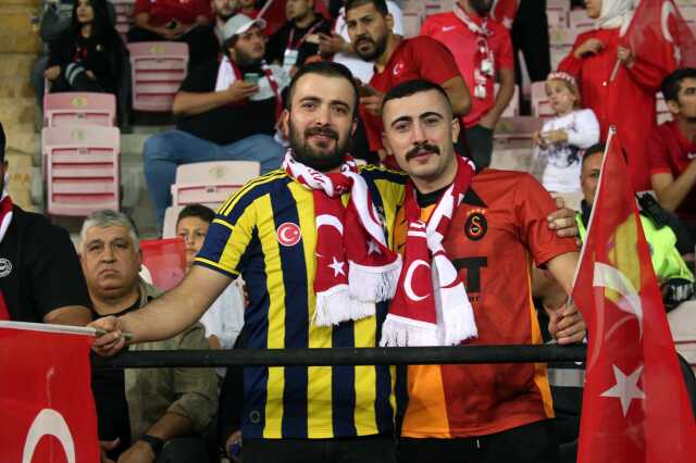 Tüyler diken diken! Türkiye-Ermenistan maçında görsel şölen