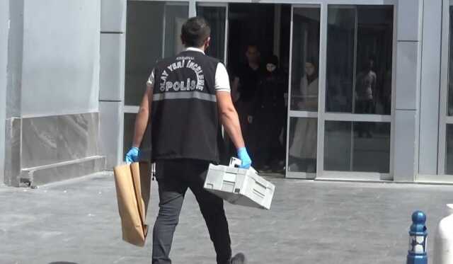 Yasak aşk iddiası! Hastaneyi basıp eşiyle birlikte çalışan temizlik görevlisini defalarca bıçakladı Yasak aşk iddiası! Hastaneyi basıp eşiyle birlikte çalışan temizlik görevlisini defalarca bıçakladı