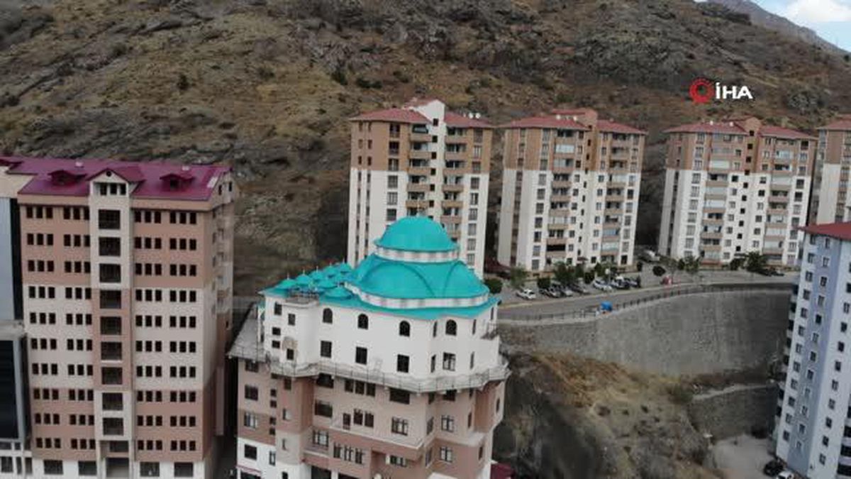 Gümüşhane'de İlginç Mimarili Cami İnşaatı Tamamlanıyor
