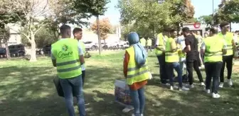 AK Parti İl Gençlik Kolları'ndan Caddebostan'da çevre temizliği