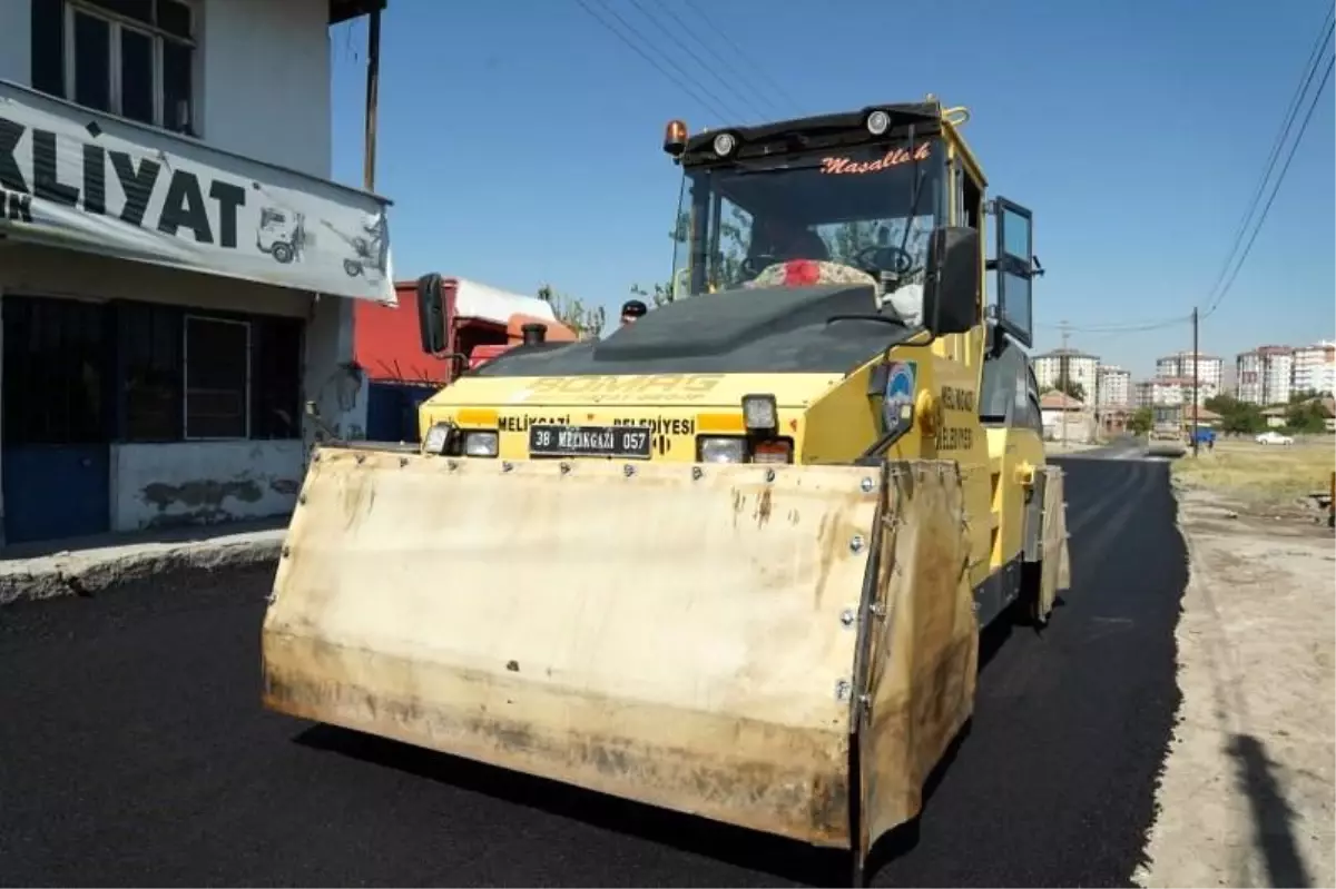 Melikgazi Belediyesi Anbar Mahallesi'nde Yol Çalışması Yaptı