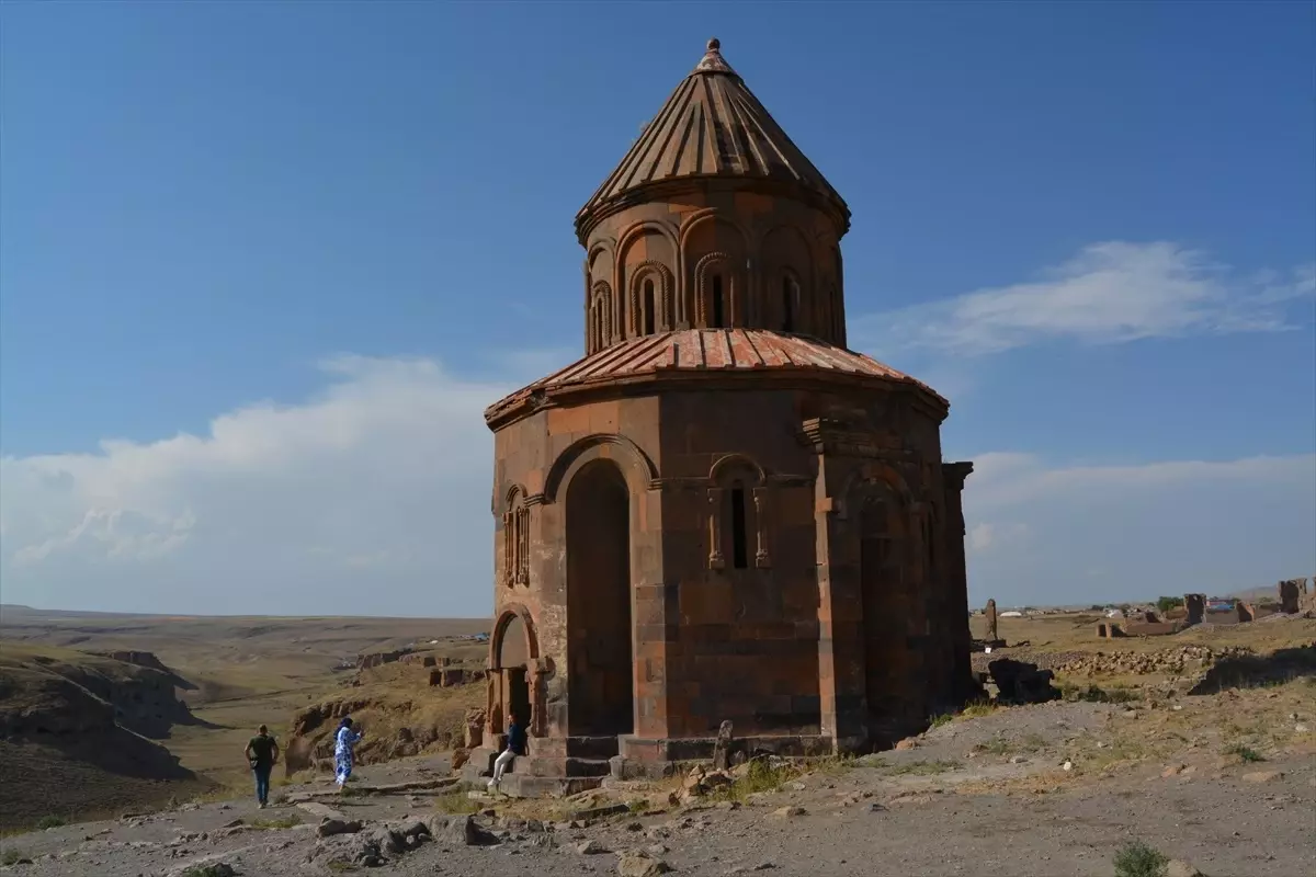 Kars'ta UNESCO Dünya Mirası Listesi'nde yer alan Ani Ören Yeri ziyaretçilerini ağırlıyor