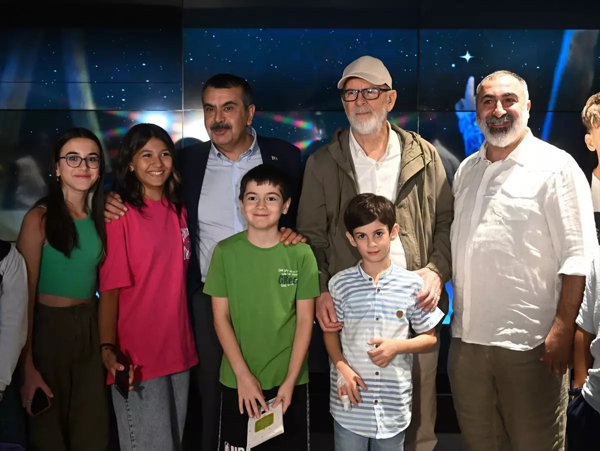 Mustafa Kutlu'nun Yıldız Tozu filmi özel gösterimle izlendi